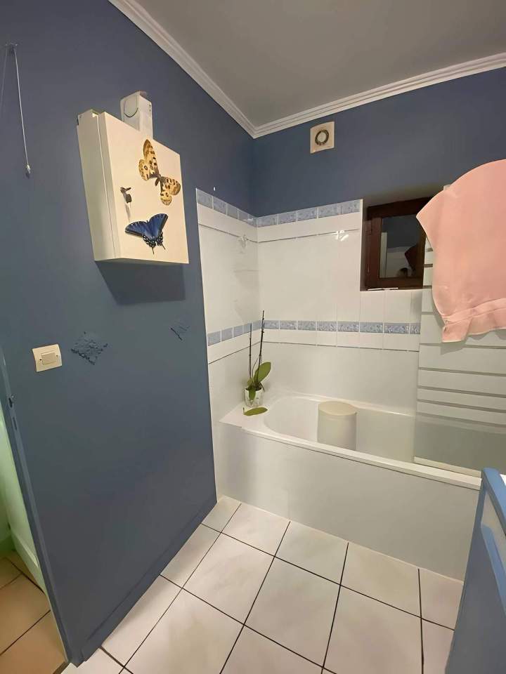 Baignoire encastrée et meuble suspendu rétro Lardy