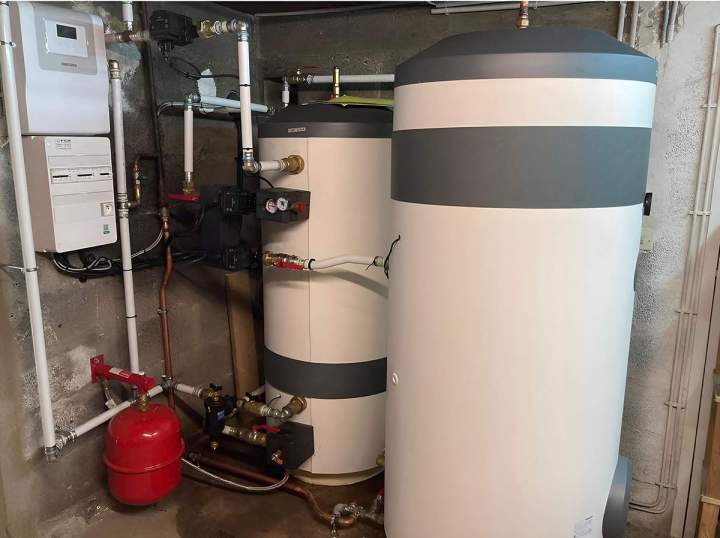Chaufferie avec PAC et ballon d'eau Lardy