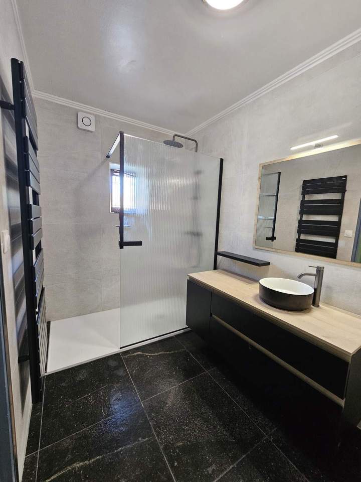 Douche à l'italienne avec robinetterie encastrée Lardy