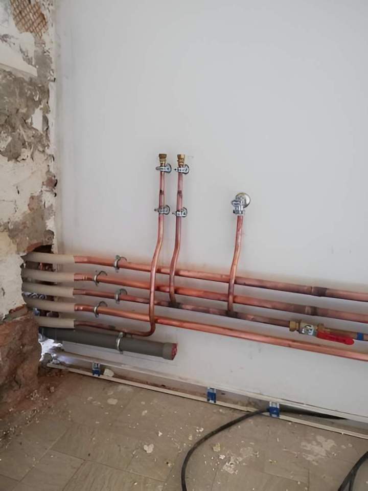 Installation de tuyauterie pour chauffage central Lardy