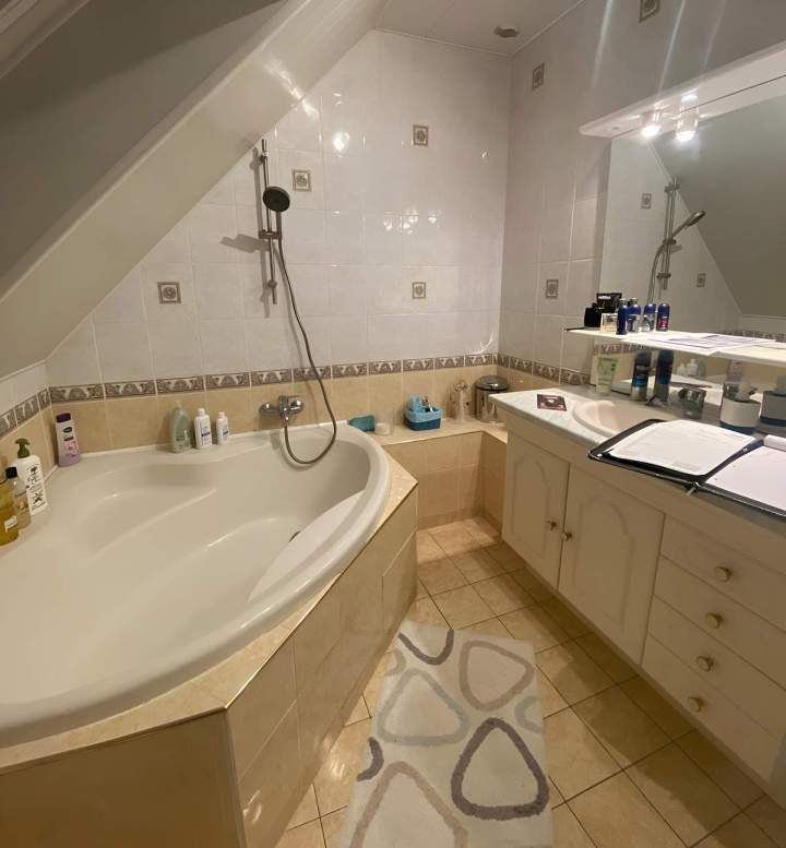 Salle de bain avant rénovation Lardy