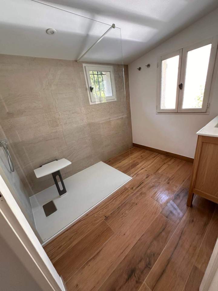Salle de bain contemporain  Lardy
