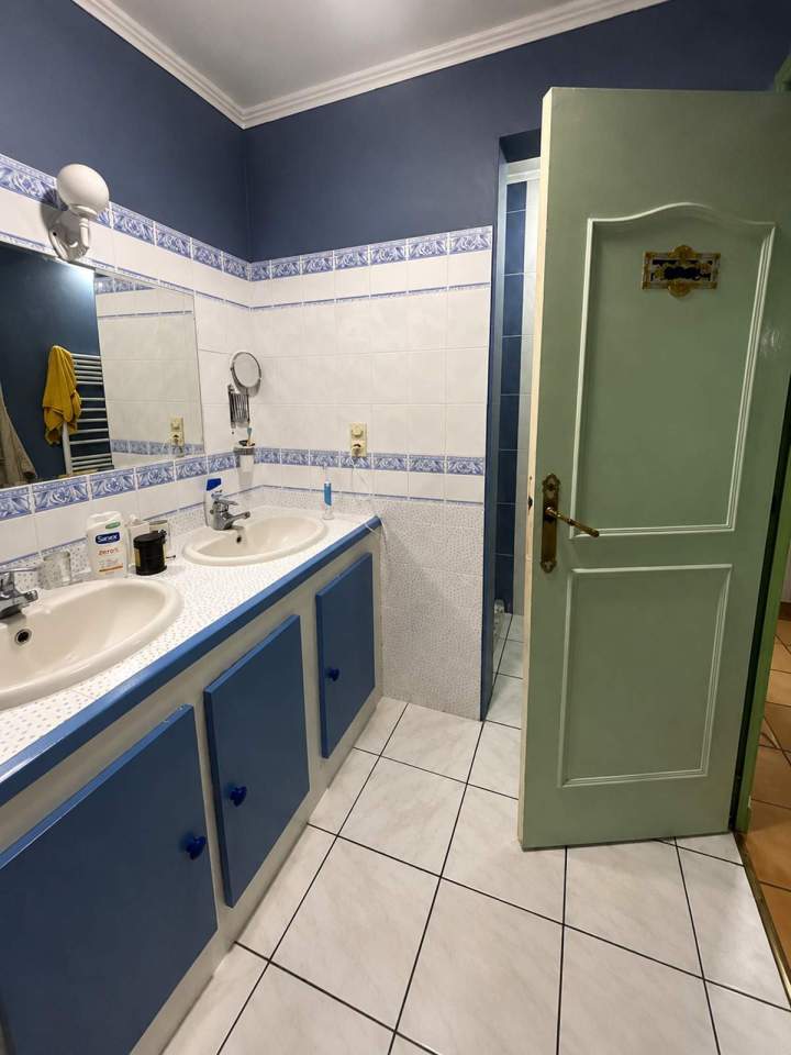 Salle de bain style années 90 Lardy