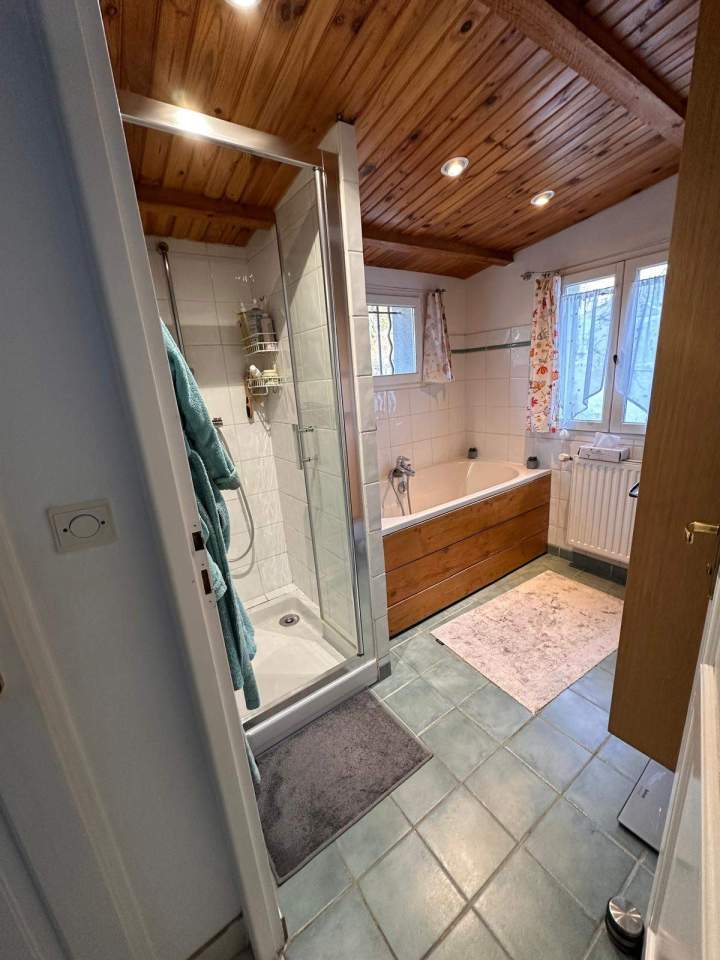Salle de bains d'inspiration chalet Lardy