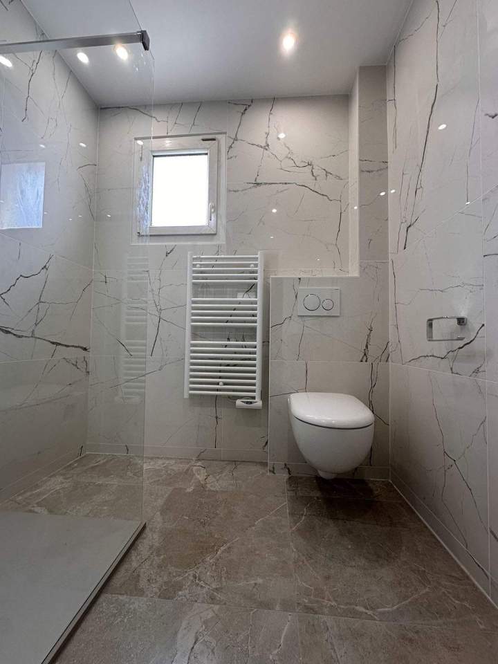 WC suspendu et radiateur Lardy